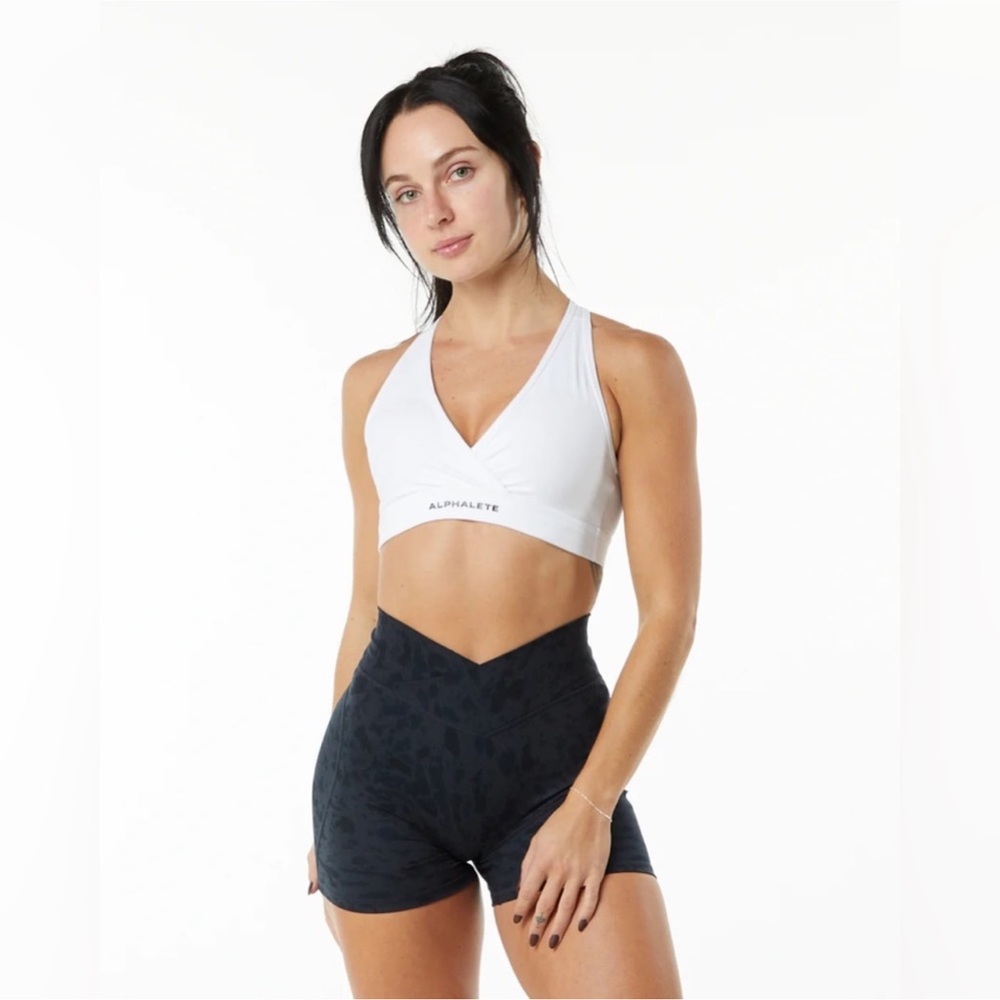Alphalete surface bra white